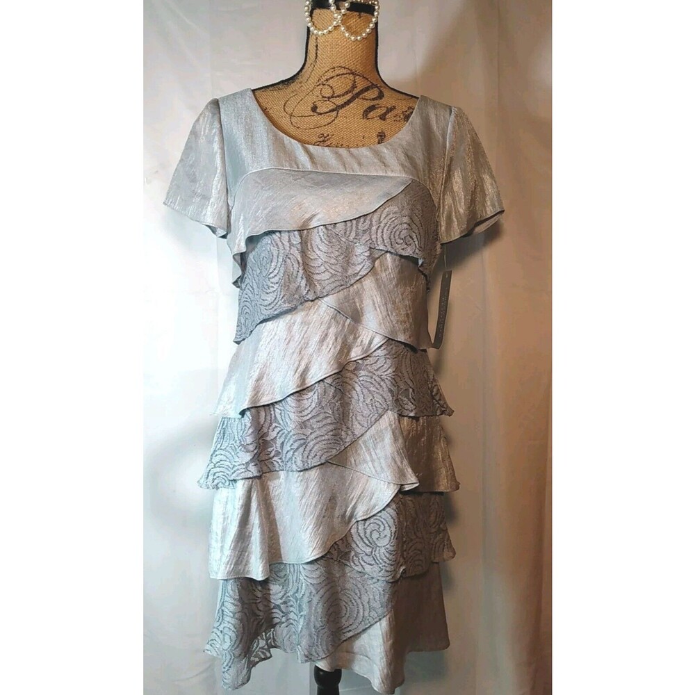 London Times Women Scalloped Silver Floral‎ Dress Size 10P